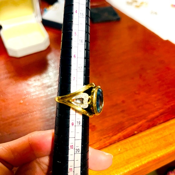 10k blue topaz ring size 8 - Picture 10 of 13